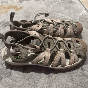 WOMEN'S KEEN WHISPER TAUPE/CORAL WATERPROOF HIKING/BEACH SANDAL SIZE 6